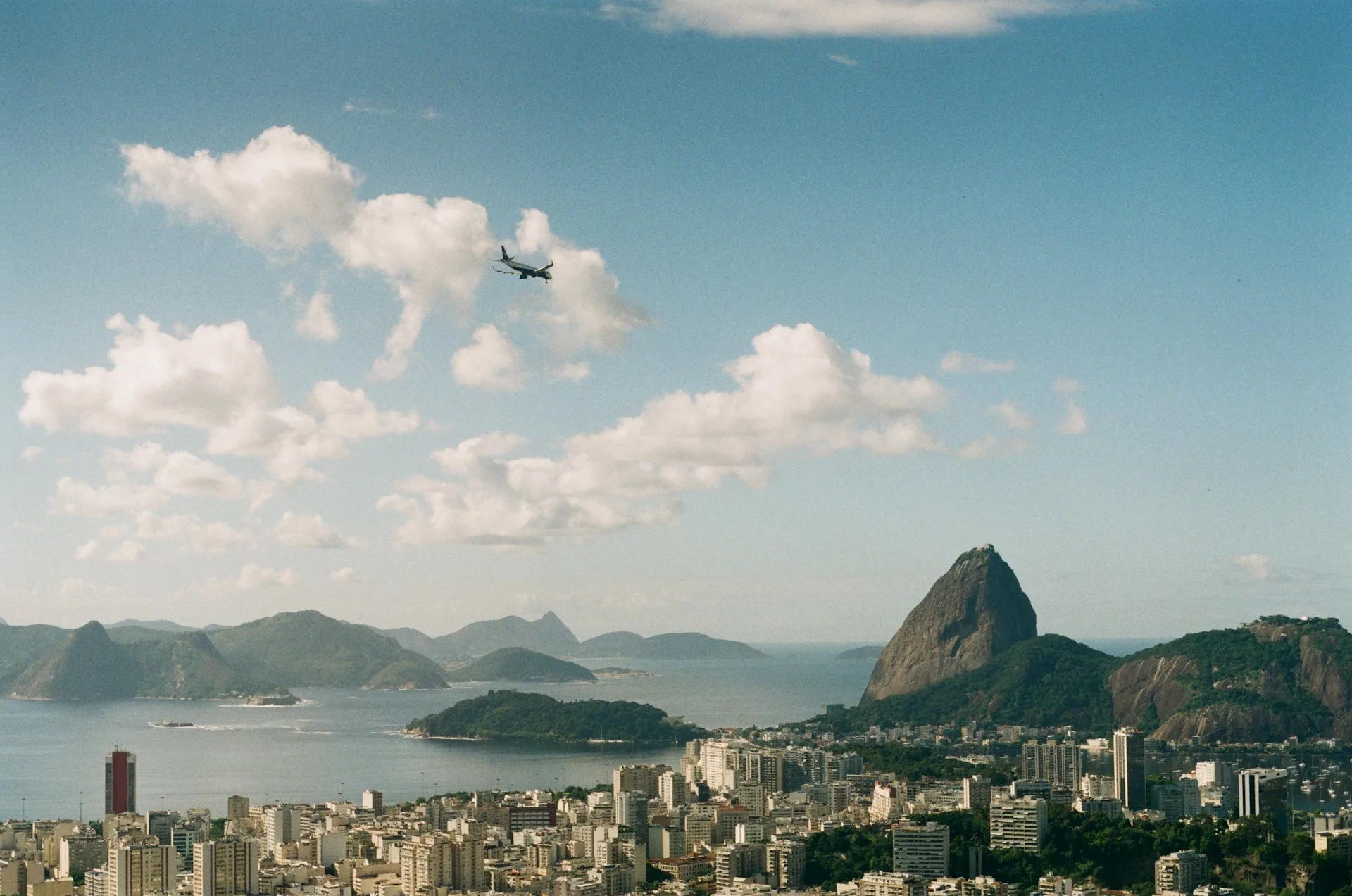 Brazil Bifurcates: iOS Greenlight for Licensed Operators, Prediction Markets Banned in Same Week